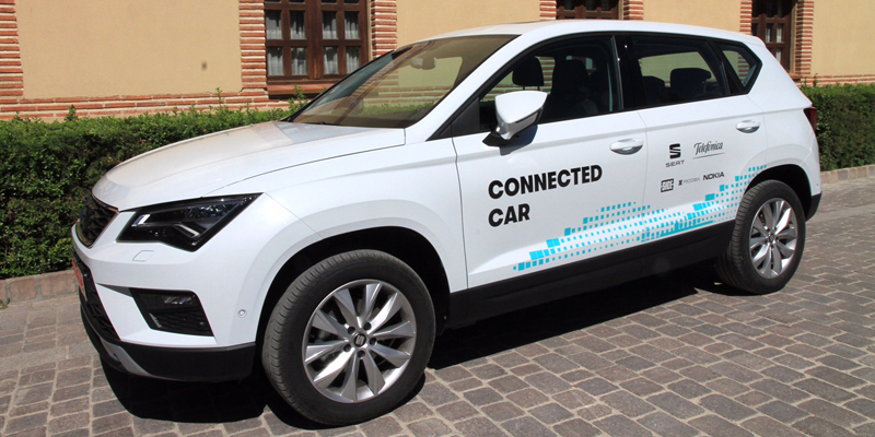 El caso de uso desarrollado en Segovia puso en comunicación el vehículo conectado con un semáforo, una comunicación que ha sido posible usando la tecnología C-V2X.