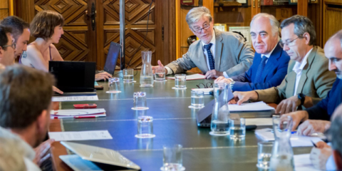 Zaragoza invertirá un millón de euros en una red de 20 puntos de recarga y una pérgola solar para su alimentación