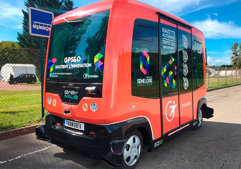 El autobús sin conductor inicia una gira por diferentes municipios de Cataluña para circular en pruebas con pasajeros y mostrar el funcionamiento de este tipo de vehículo autónomo. 