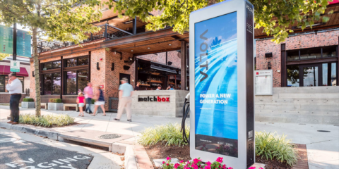 Una red gratuita de puntos de carga en Estados Unidos se financia con espacio publicitario