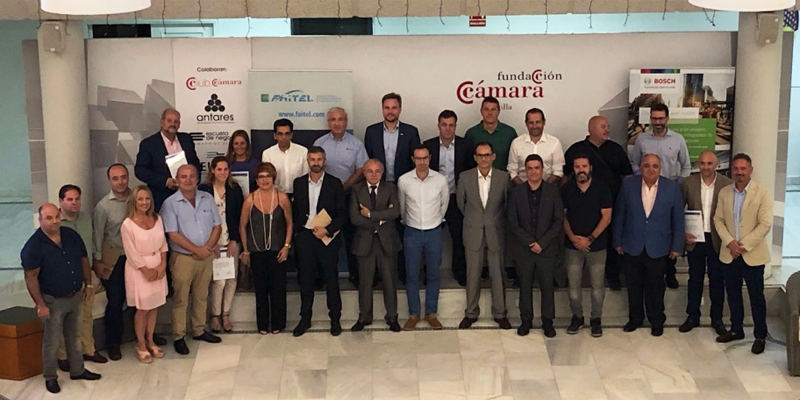 Foto de familia del acto de entrega de certificados a las empresas andaluzas que han participado en el “Bosch Smart Cities Partner” en Sevilla.