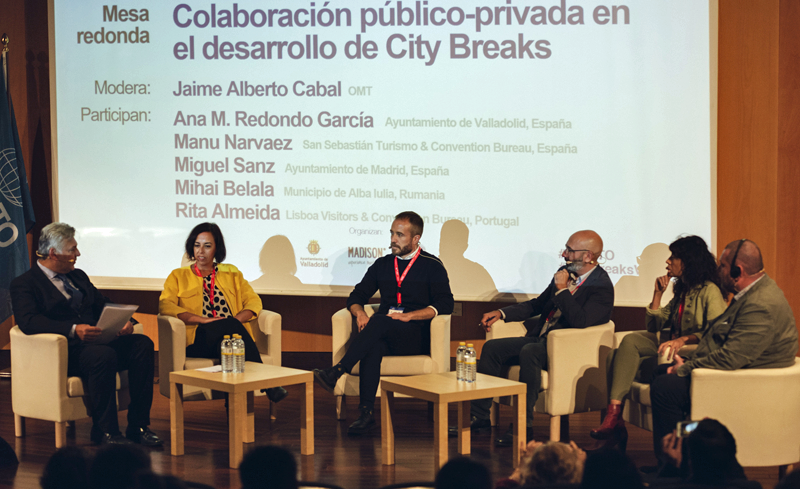 Una de las mesas redondas celebradas durante la Conferencia de la OMT sobre Turismo de City-Breaks en Valladolid, donde se concluyó la importancia de que las ciudades es conviertan en destinos turísticos inteligentes.