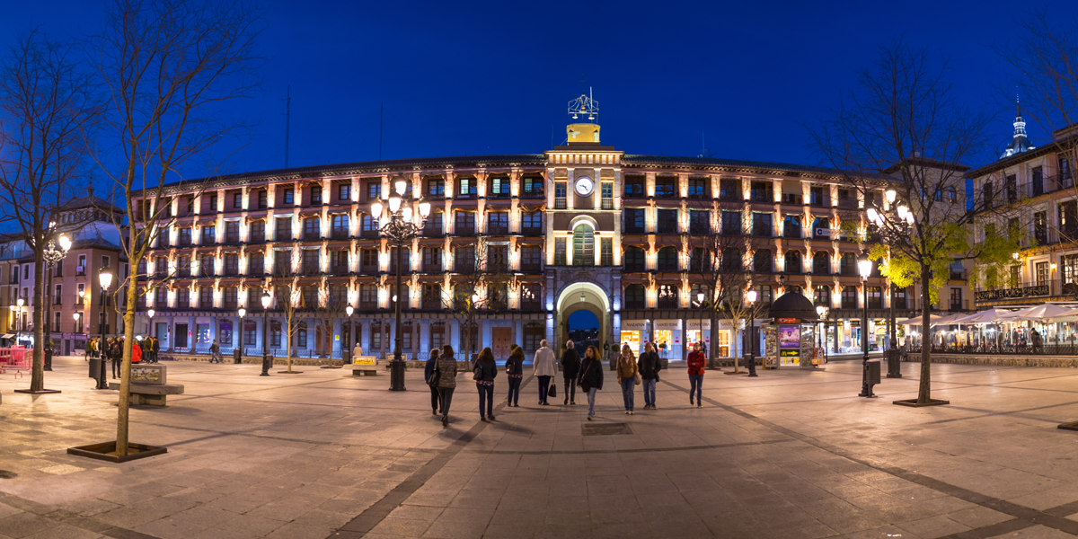 La iluminación artística enriquece la ciudad inteligente en el centro La iluminación artística enriquece la ciudad inteligente en el centro
