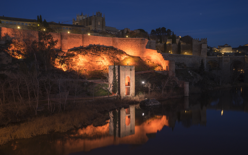 Entorno del Torreón Baños de la Cava, en curso de río Tajo, es otro de los monumentos que cuentan con iluminación artística y de gestión remota.