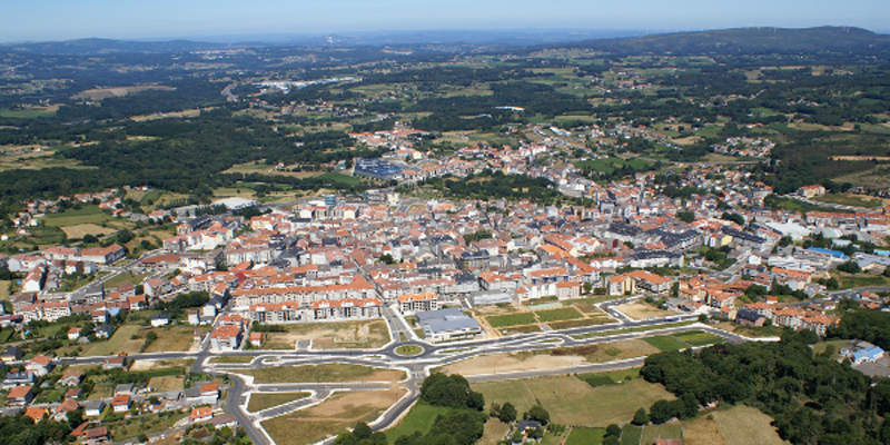 Vista aérea de Lalín, ciudad de pequeño tamaño en la provincia de Pontevedra, que acaba de licitar su proyecto de ciudad inteligente.