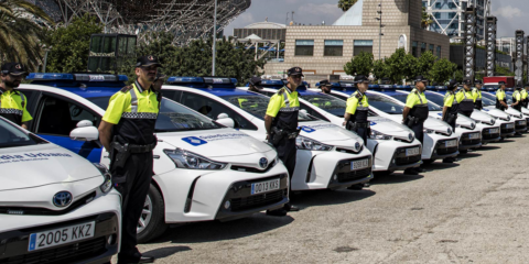 La Guardia Urbana de Barcelona embarca en sus coches patrulla la sala de control en forma de ordenador conectado