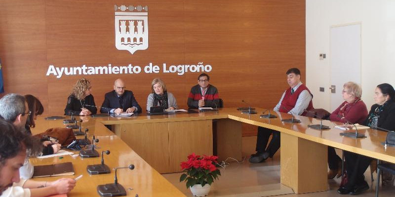 Presentación de la guía de accesibilidad de Logroño, que se ha renovado y adaptado al teléfono móvil.