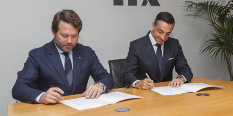 Nissan se compromete a instalar electrolineras en los aparcamientos de los supermercardos de Grupo IFA