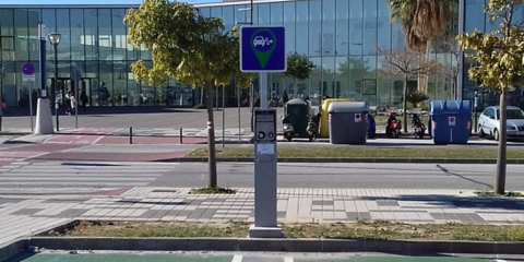 El campus de la Universidad de Málaga incorpora 14 puntos de recarga semirrápida de vehículos eléctricos