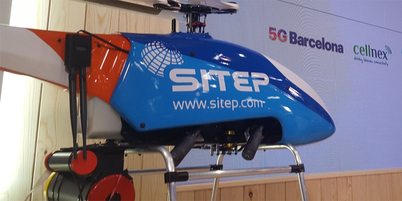 El proyecto piloto "Dron contra incendios 5g" tiene un diseño de pequeño helicóptero y está equipado con sensores y cámaras capaces de captar, analizar y transmitir imágenes de vídeo de alta resolución.