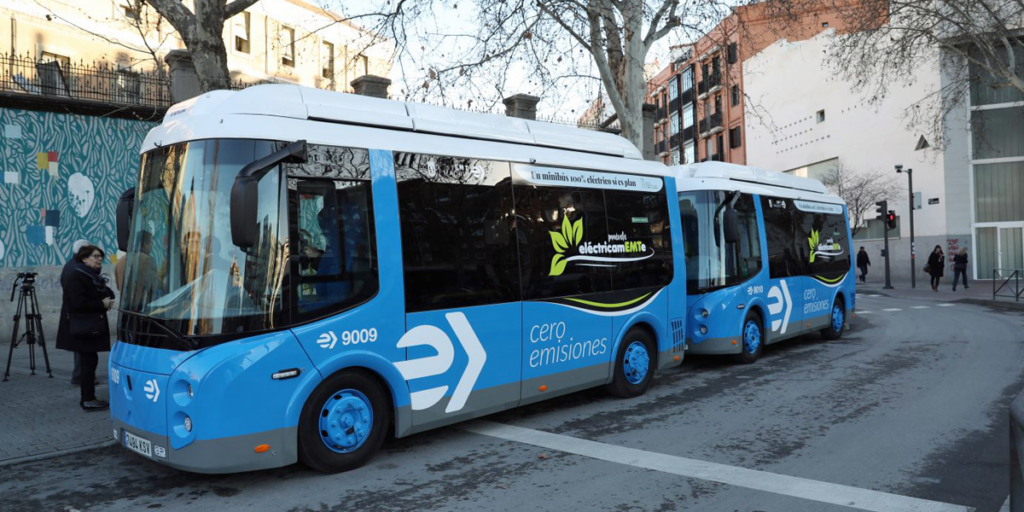 Presentación de los nuevos minibuses cero emisiones que cubrirán las líneas M1 y M2 del distrito Centro de Madrid y que sustituyen a los anteriores vehículo eléctricos.