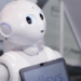 Un robot reconoce la información del DNI y registra en blockchain los datos de la transacción del usuario