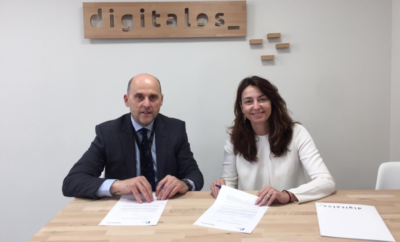 José Ignacio Ustarán, presidente de Eticom, y la directora general de DigitalES, Alicia Richart, firmaron el acuerdo de colaboración entre ambas asociaciones del sector TIC.