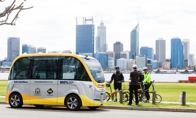 Navya ha cerrado acuerdos con operadoras y empresas especialistas en transporte para poner en circulación sus lanzaderas autónomas. Es el caso de Australia mediante RAC AW.