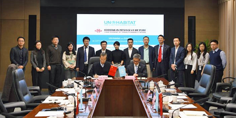 Firma del acuerdo entre ONU-Habitat y la CAUPD sobre la inteligencia artificial para su uso en ciudades. Foto: ONU-Hábitat