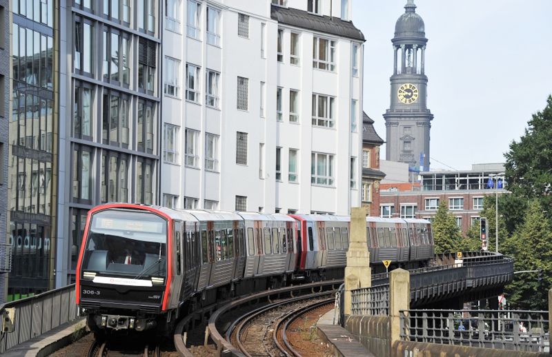 Un tren en la ciudad alemana de Hamburgo.