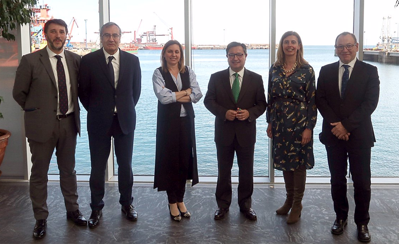 Autoridades portuarias y representantes de Idepa y CEEI en la presentación del Plan Puertos 4.0 en Asturias.