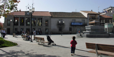 Iberdrola instala dos puntos de recarga semirrápida en Robledo de Chavela y el ayuntamiento facilita la gratuidad del servicio