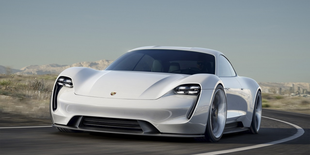 Porsche Taycan, el primer modelo de vehículo completamente eléctrico del fabricante, que saldrá al mercado en 2020.