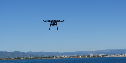 Desarrollan un dron autónomo y con inteligencia artificial que detecta embarcaciones para su rescate