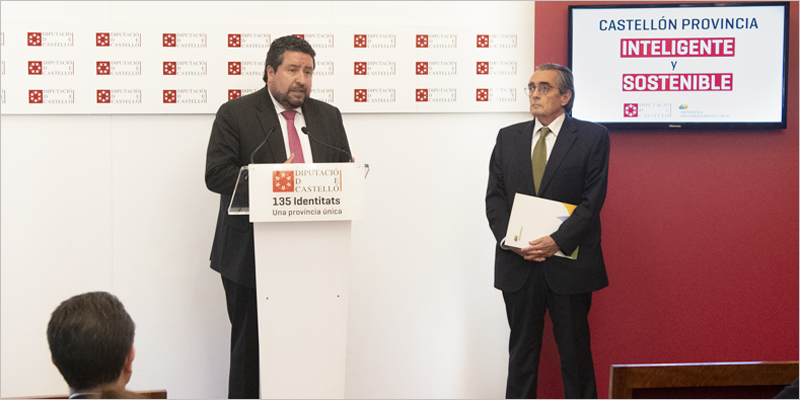El presidente de la Diputación, Javier Moliner, y el director de Iberdrola Distribución de la Comunidad Valenciana, Bonifacio Álvarez, dieron a conocer el despliegue de la red eléctrica inteligente de Iberdrola.