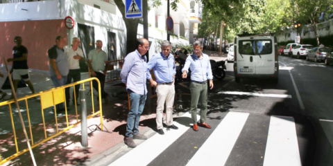 Marbella habilita pasos de peatones inteligentes que se iluminan cuando detectan la presencia de personas