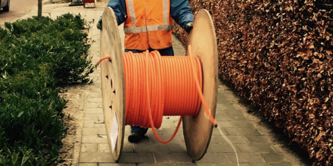Las operadoras ya pueden solicitar la exención de tasas por desplegar fibra óptica en las carreteras valencianas
