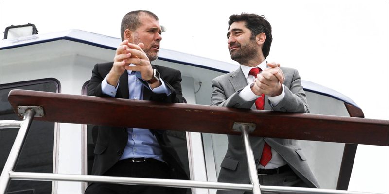 El presidente de la Autoridad Portuaria de Tarragona, Josep Maria Cruset, junto al consejero de Políticas Digitales y Administración Pública de Cataluña, Jordi Puigneró, en su visita al puerto.