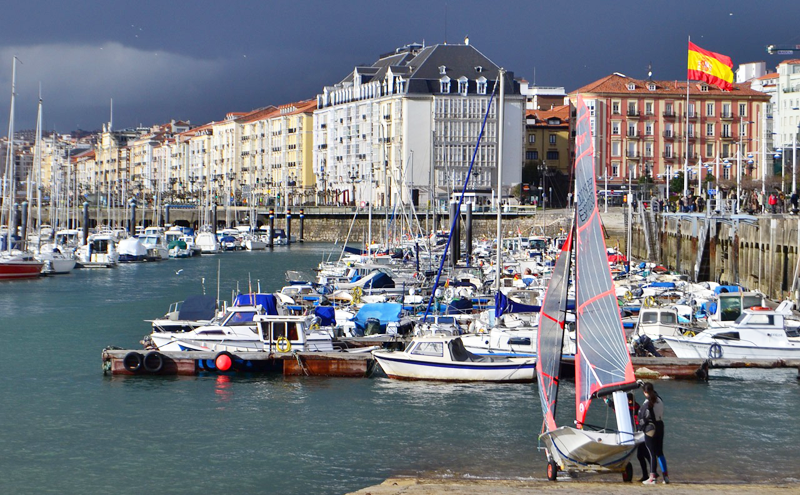 Puerto deportivo de la ciudad de Santander.