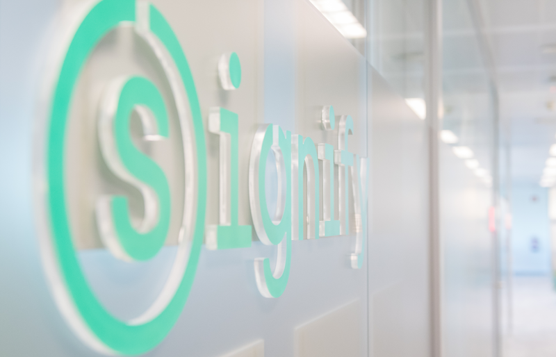 Signify, anteriormente Philips Lighting, es el líder mundial en iluminación para profesionales y consumidores e iluminación para el Internet de las Cosas.