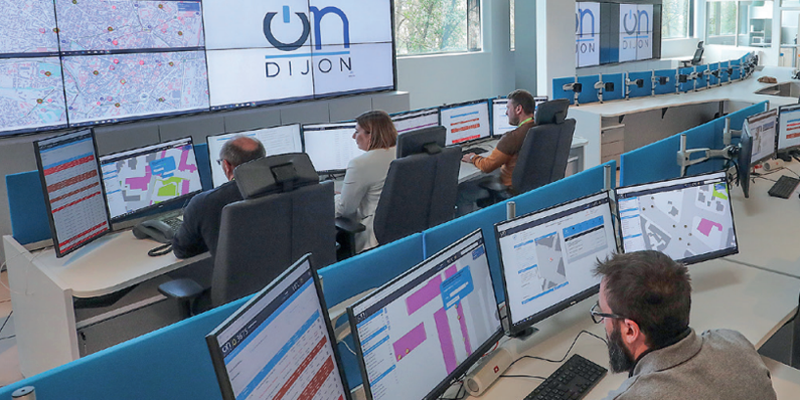Centro de control conectado del proyecto de región inteligente "OnDijon" desde el que se hace seguimiento de los servicios de 23 municipios.