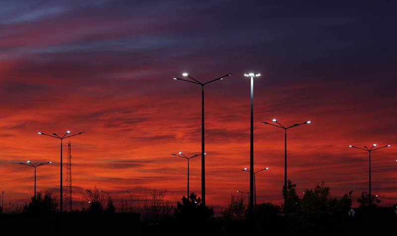 Con la sustitución de las luminarias por otras de tecnología LED y la instalación de soluciones para programar y controlar el flujo lumínico, los municipios beneficiarios ahorrarán hasta un 70% en el consumo energético.