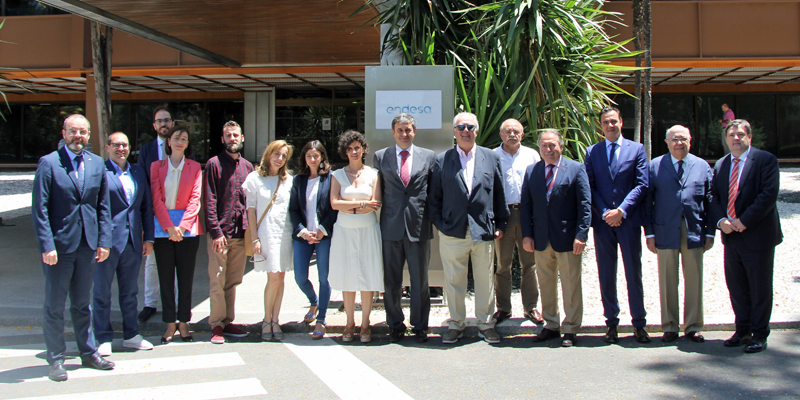 Asistentes a la reunión de la junta directiva del Clúster Smart City en la sede de Endesa en Sevilla, donde la energética explicó sus proyectos de transición energética para la Isla de la Cartuja.