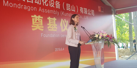 La ministra de Industria visita las instalaciones de Corporación Mondragón en su viaje a China