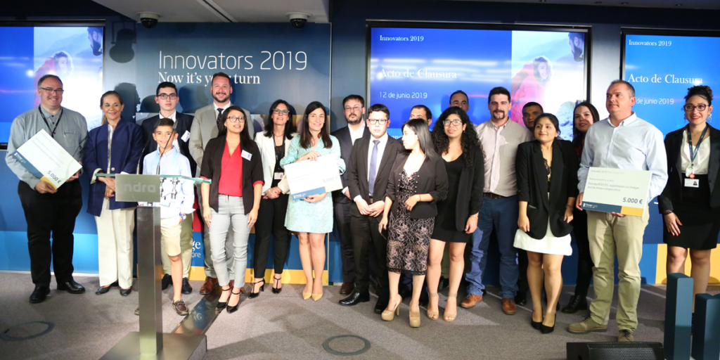 Acto de clausura de Innovators 2019 con los ganadores del concurso, que podrán llevar a la realidad sus propuestas basadas en tecnologías.