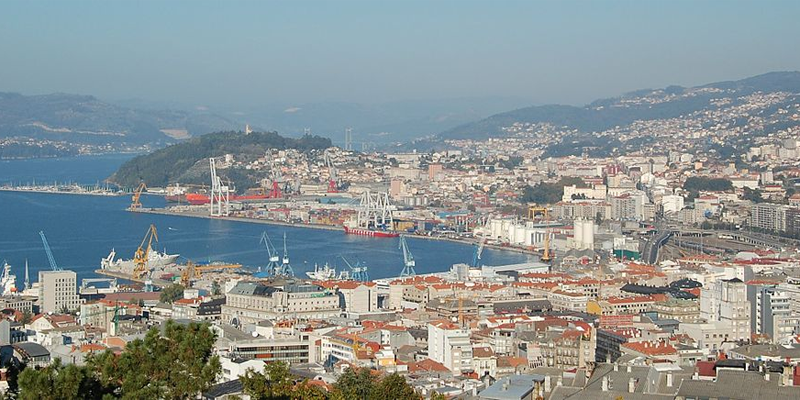 Imagen general del puerto de Vigo y parte de la ciudad. Foto: Dantadd Wikimedia Commons.