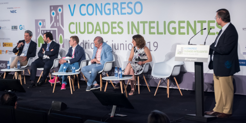 Mesa Redonda: Estrategia, financiación y sostenibilidad de las inversiones en los proyectos de ciudad/territorio inteligente: barreras y oportunidades