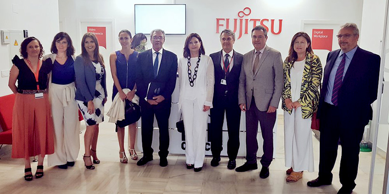 El consejero de Economía con el alcalde de Sevilla y los responsables de Fujitsu en la inauguración de la nueva sede.