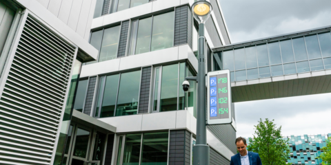 Un poste que ofrece iluminación inteligente, conectividad 5G y aplicaciones de IoT, la nueva apuesta de Signify