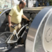 Santander prueba un parking para bicis con videovigilancia y puntos de carga alimentados de energía solar y eólica