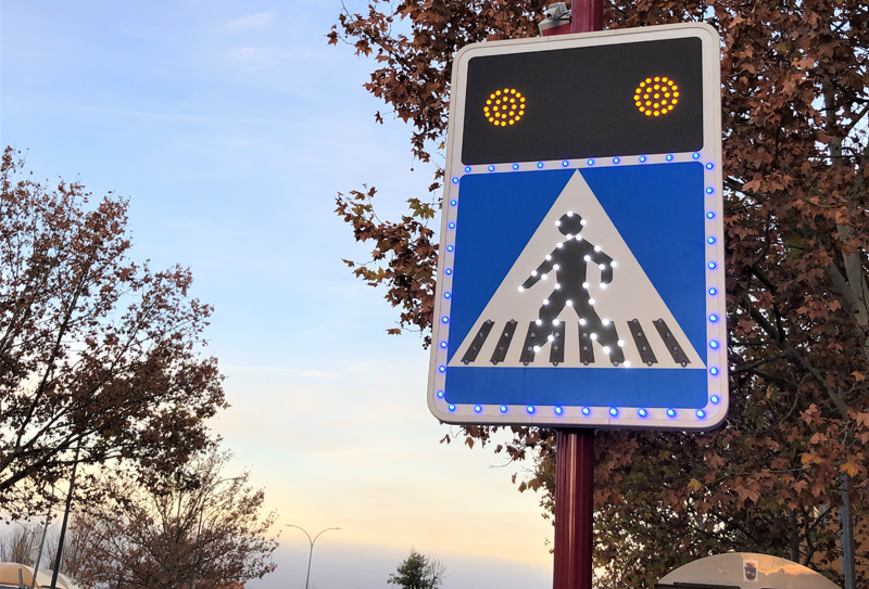 Señalización de alta visibilidad para entornos escolares de Proinnova.