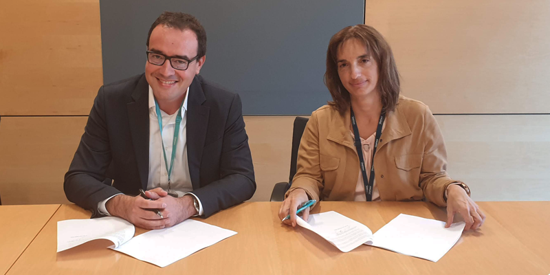 Abel Delgado, director general de Tunstall Healthcare en el Sur de Europa, y Marisa Urquía, directora de Empresas de Telefónica España.