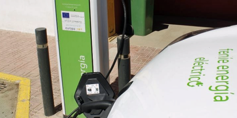 Feníe Energía instalará gratuitamente un punto de recarga para los compradores de coches eléctricos de Hyundai
