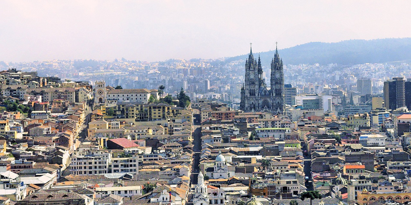 Perfil de la ciudad de Quito.