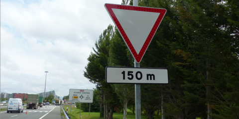 Un sistema de señalización led sincronizada y monitorizada para mejorar la seguridad vial en Vitoria-Gasteiz