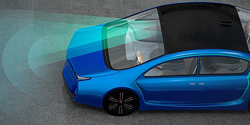 Imagen de vectores de un coche de conducción autónoma (sin conductor) en circulación
