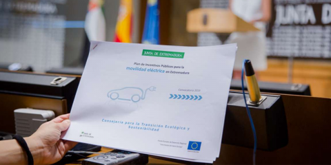 Extremadura presenta el Plan de Ayudas a la Movilidad Eléctrica presupuestado en 3,4 millones de euros