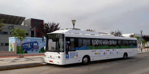 Un sistema de carga rápida por contacto con el suelo, a prueba en una línea de autobuses eléctricos en Málaga