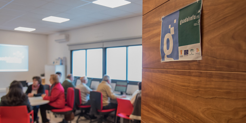 Abierto el plazo de solicitud de ayudas para los centros de acceso público a internet en Andalucía