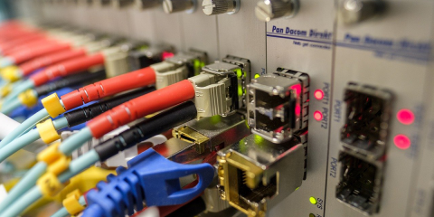 Se abre la consulta a operadores para desplegar la fibra óptica en el centro de Santiago de Compostela